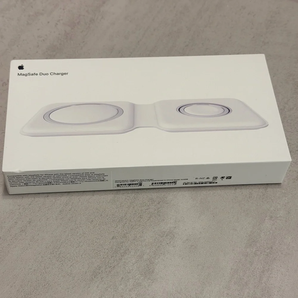 Apple MagSafe Duo Charger - Like New - Picture 3 of 6